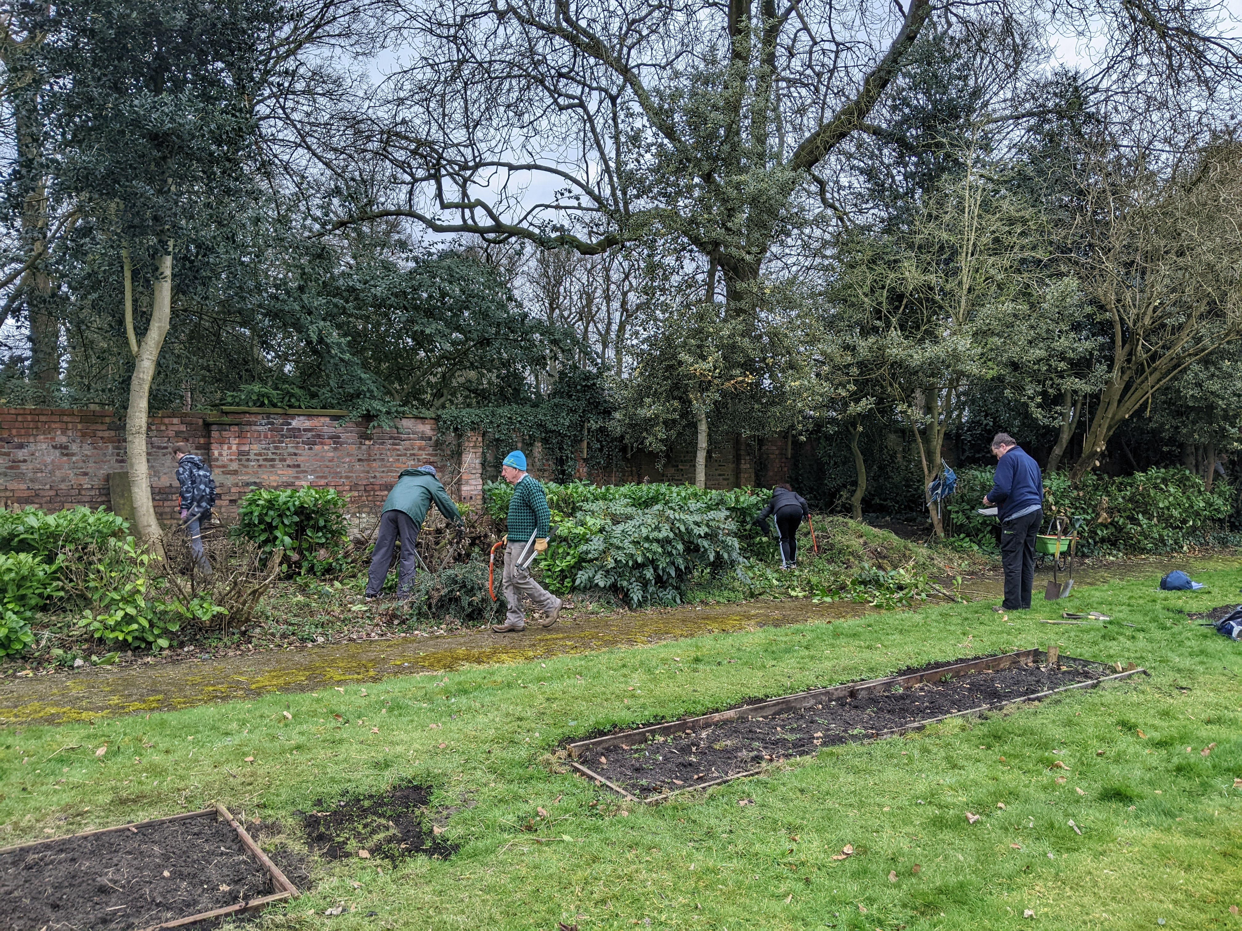 Volunteers and the borders of the community allotment